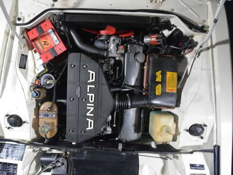 0000-BMW-3.0_CS-346861452612907_800x600.jpg