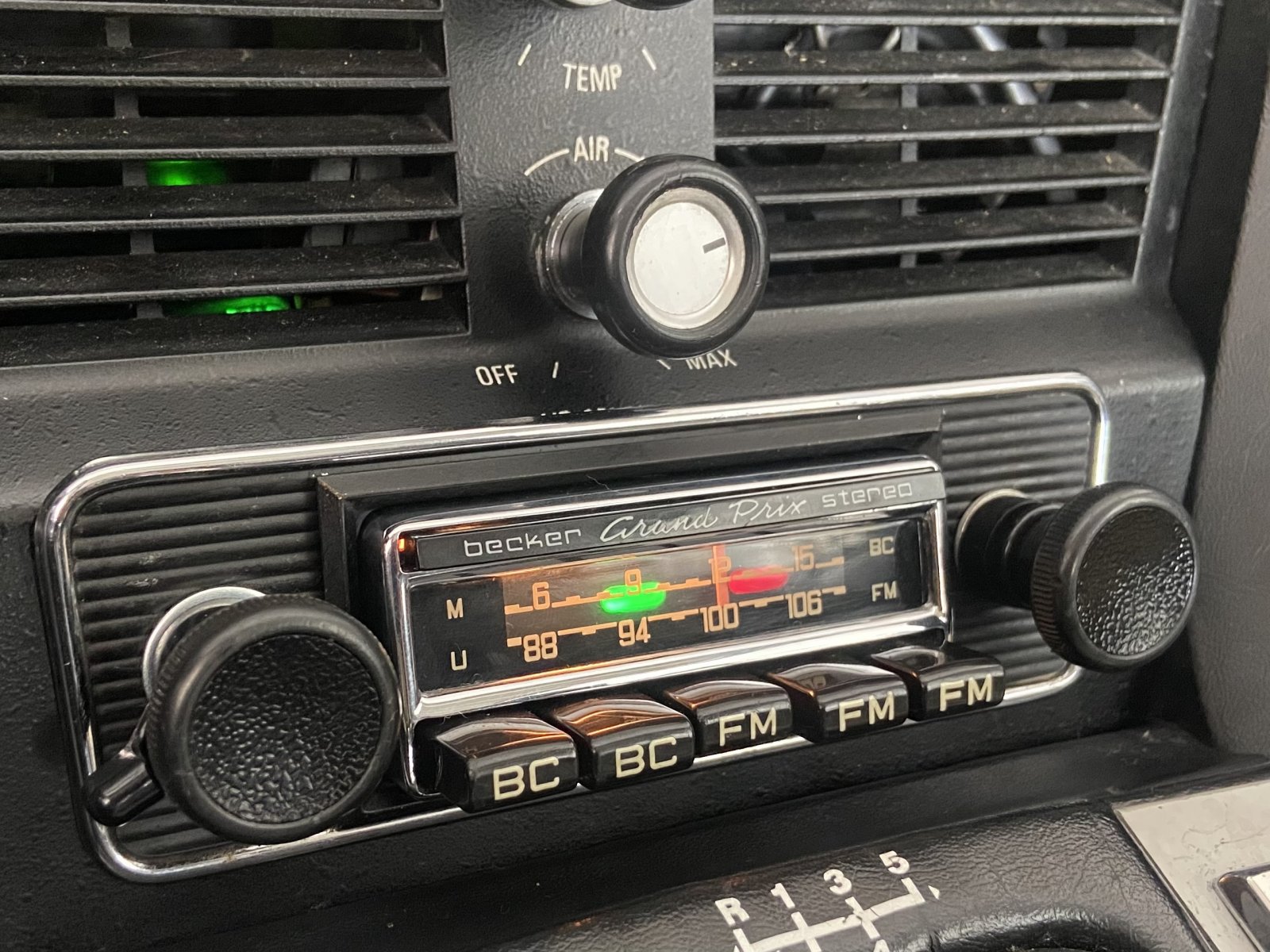 Becker made a modern car radio that looks vintage | BMW E9 Becker made a modern car radio that looks vintage | BMW E9