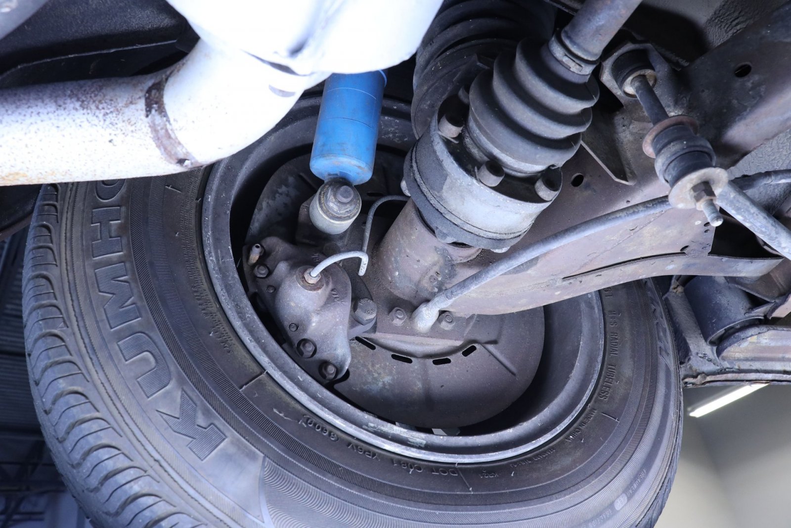 1972-bmw-3-0cs-shocks.jpg