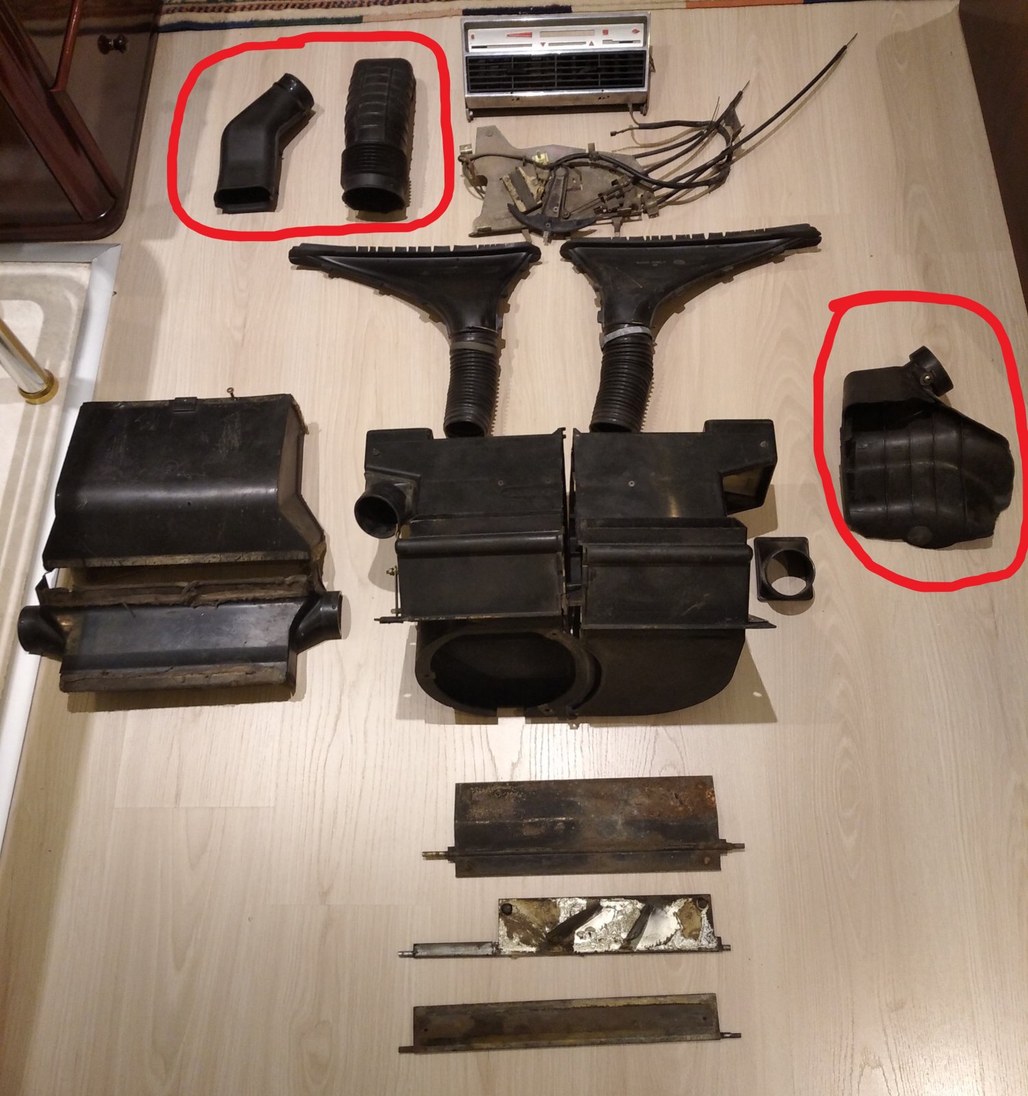 2 parts upper left and one on the far right.jpg