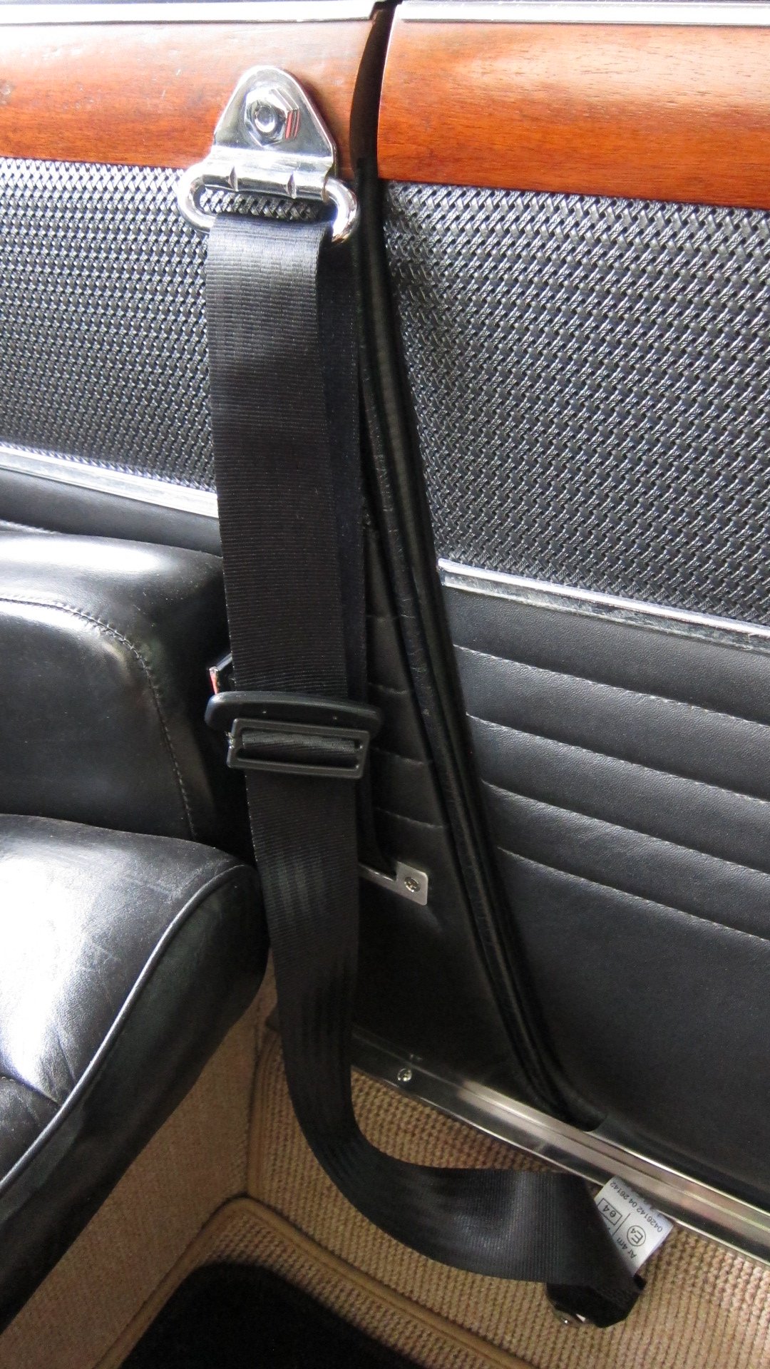 Bmw seat outlet belt