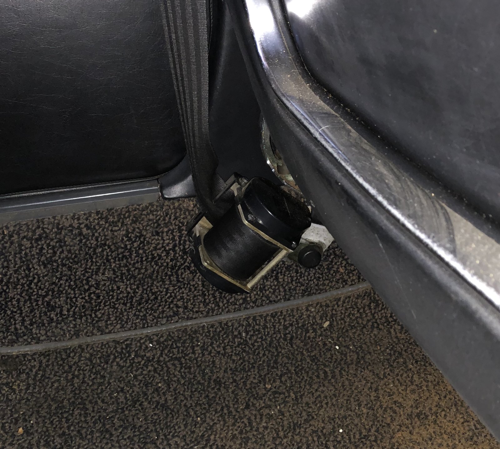 2800 Retracting Seat Belt BMW E9 Coupe Discussion Forum