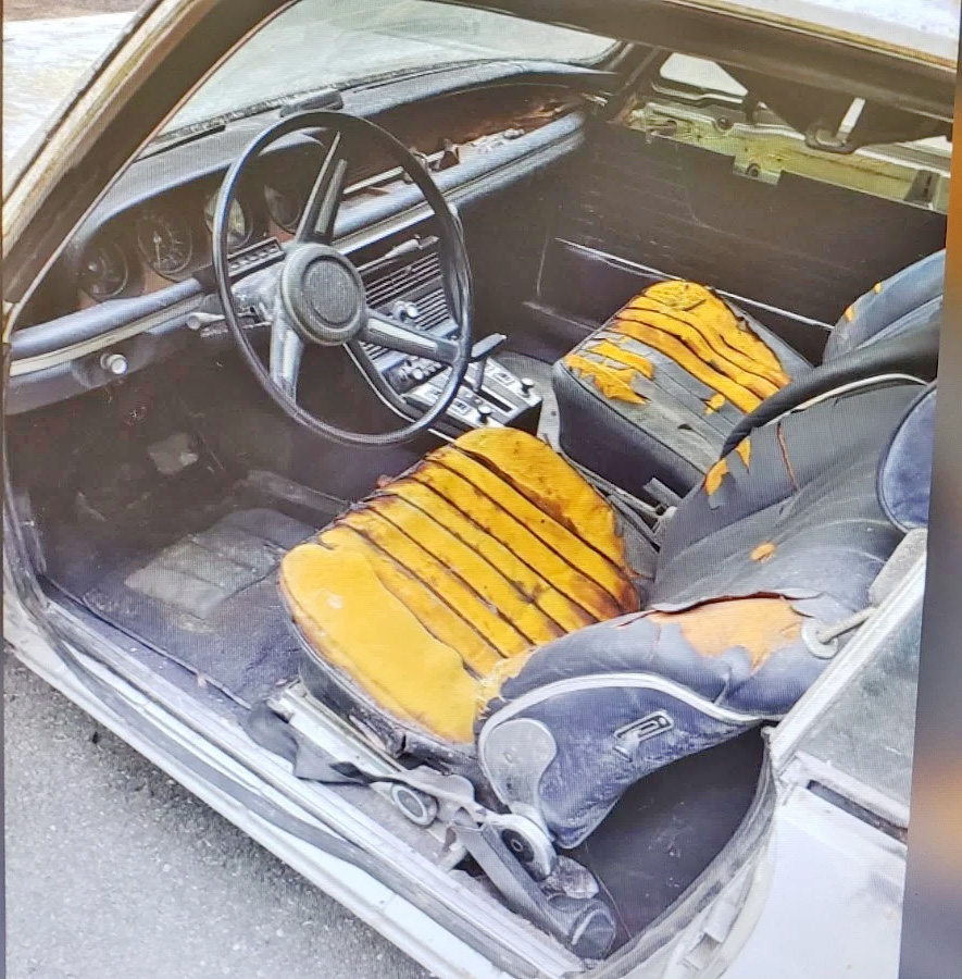 74 Auto inteior E9.jpg