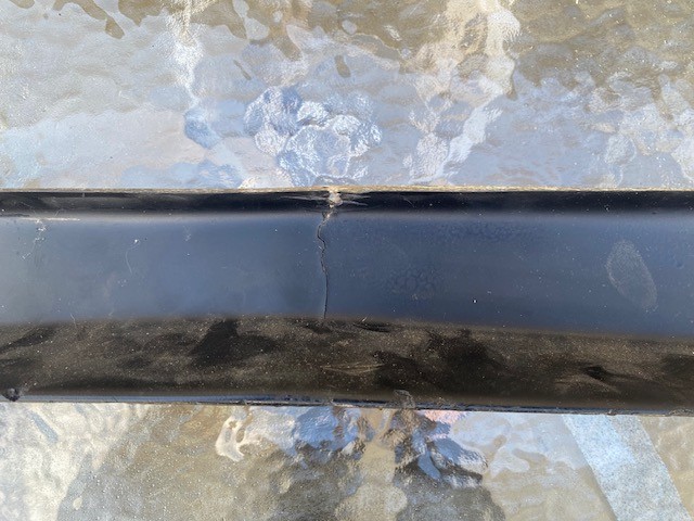 Alpina chin spoiler crack.jpg