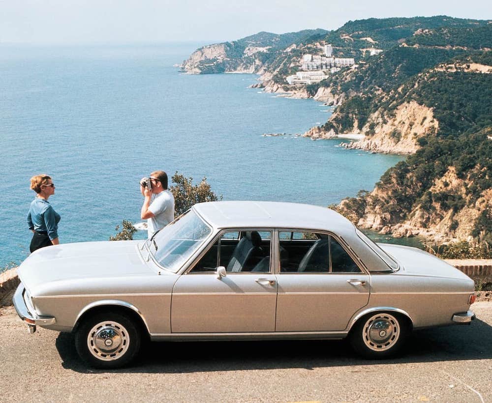 Audi-100-LS-four-cylinder-engine-1760-ccm-74-kW-100-bhp-1969.jpg