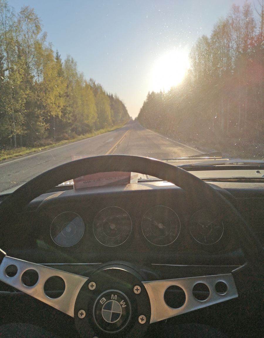BMW e9 going to work.jpg BMW e9 going to work.jpg