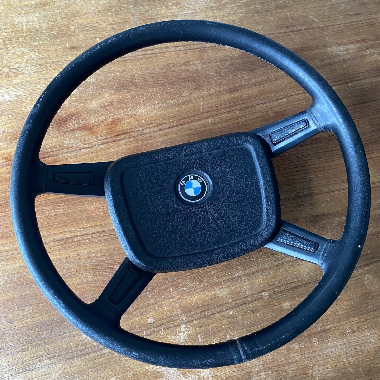 bmw_e9_csi_steering_wheel_2.jpg