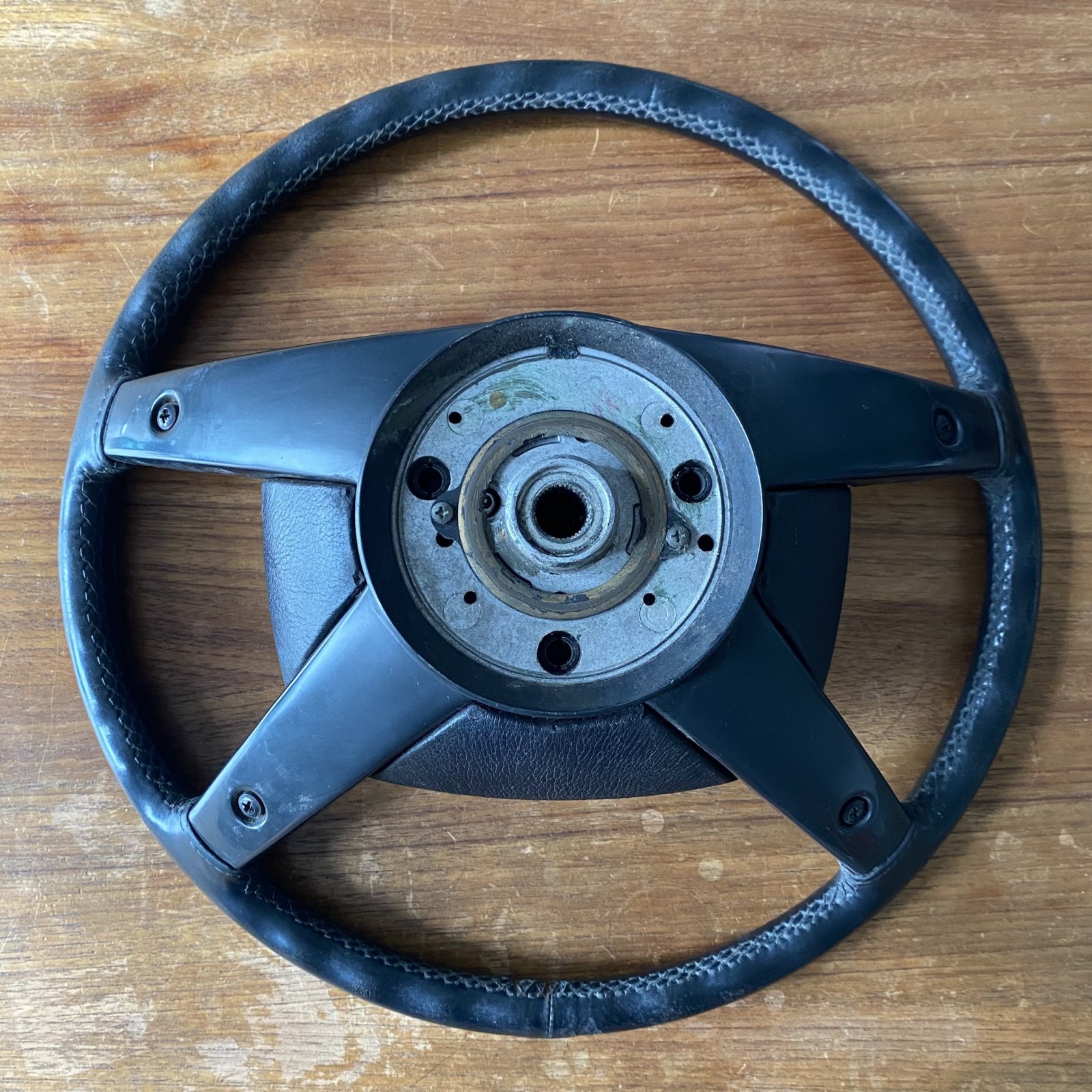 bmw_e9_csi_steering_wheel_4.jpg