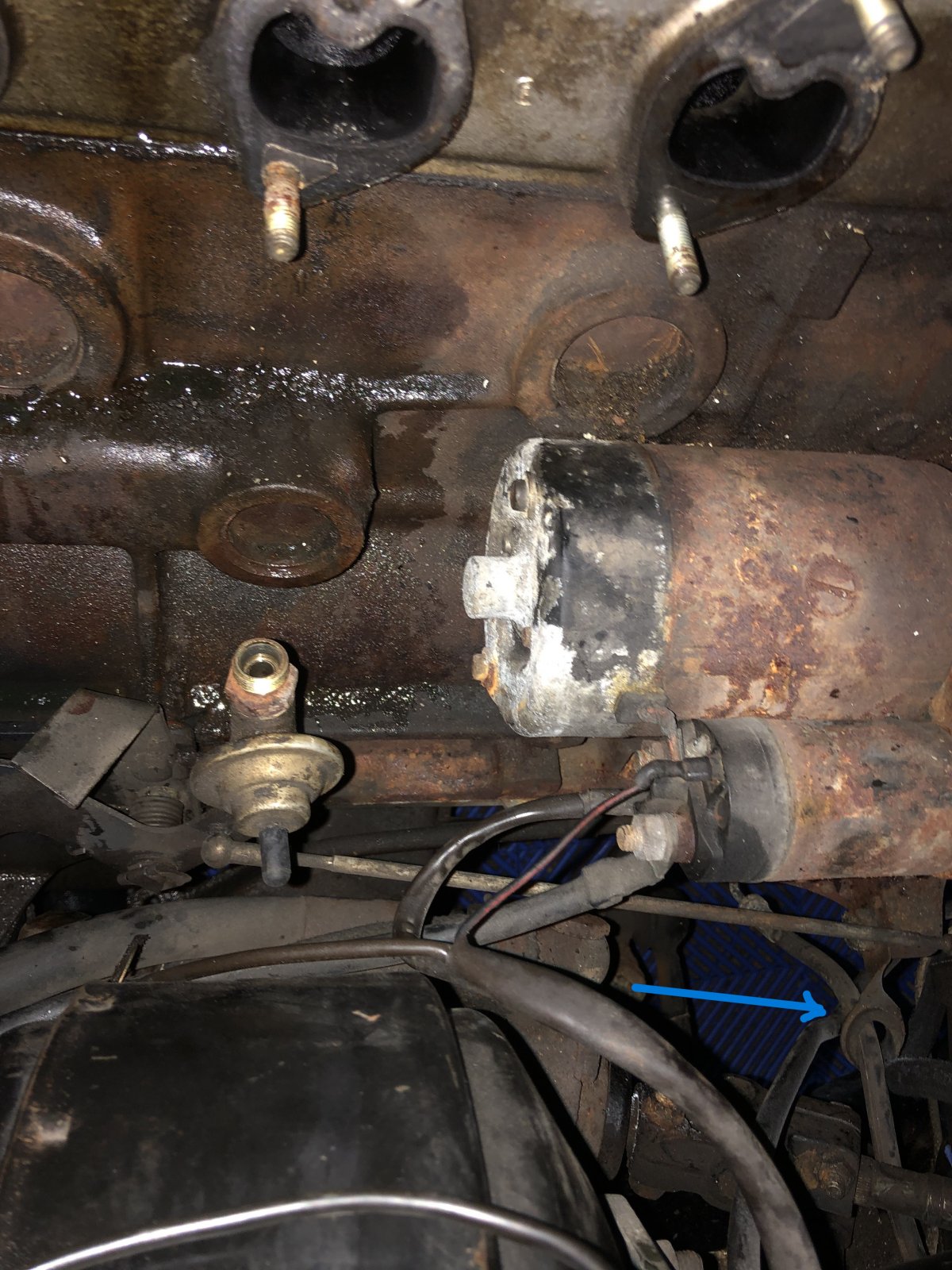clutch hyd hose route.JPG