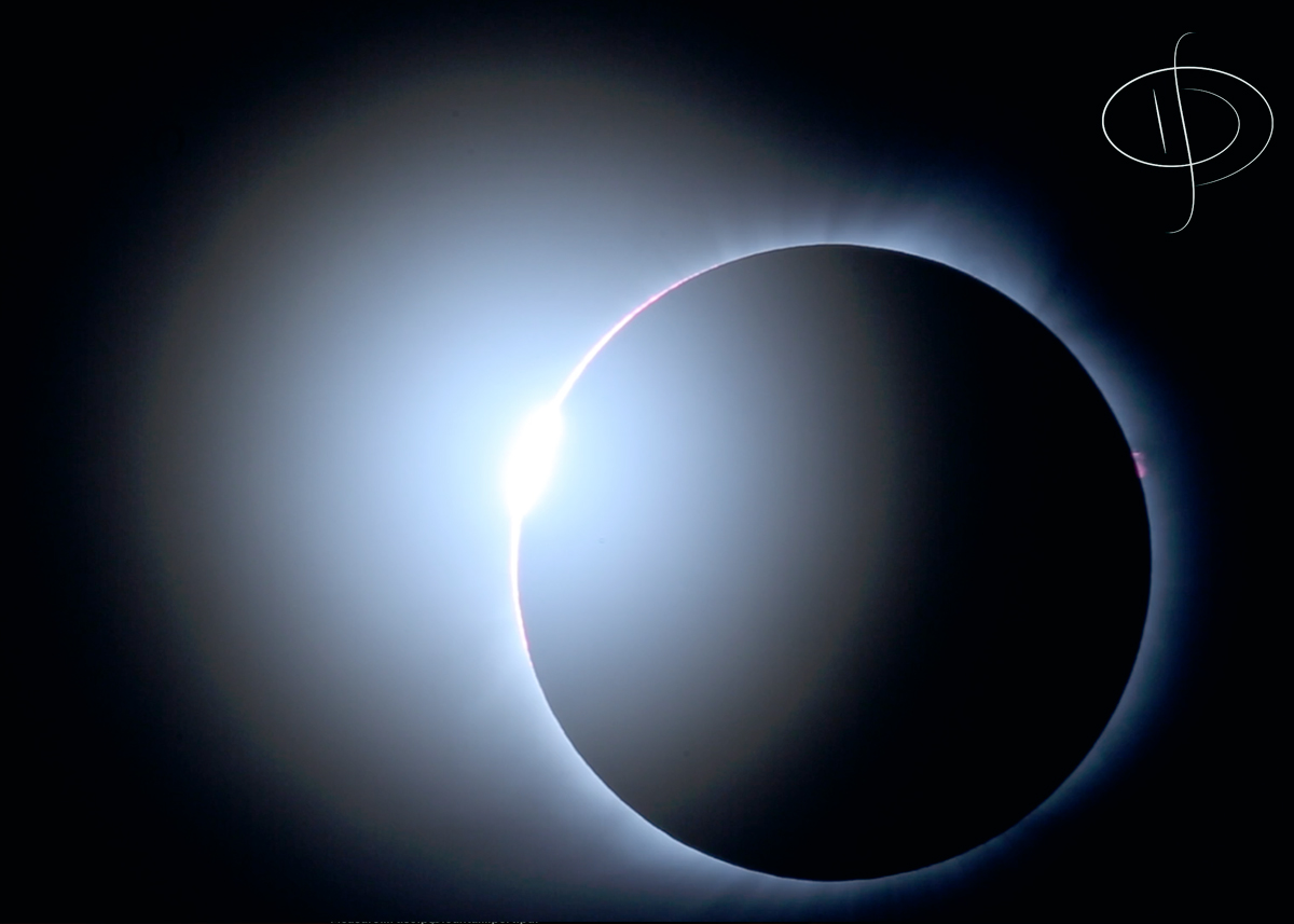 Diamond-Ring-at-beginning-of-totality-Wentzville-Mo.jpg