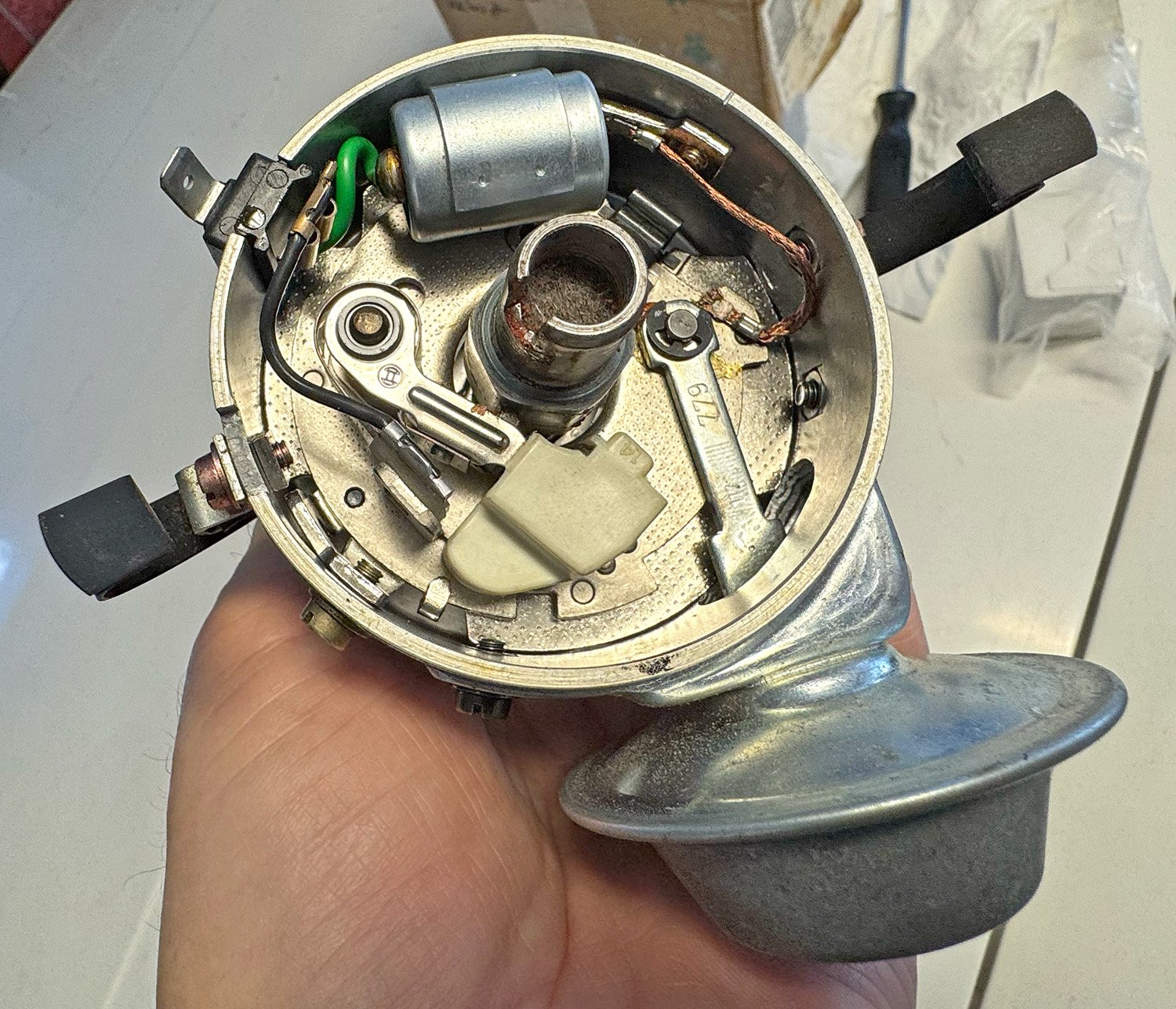 Distributor 0 231 305 070 top view .jpg