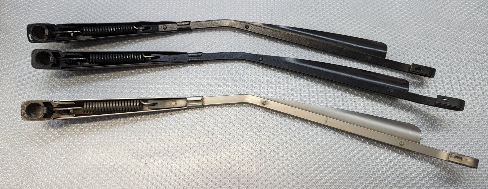 Drivers wiper arms back.jpg