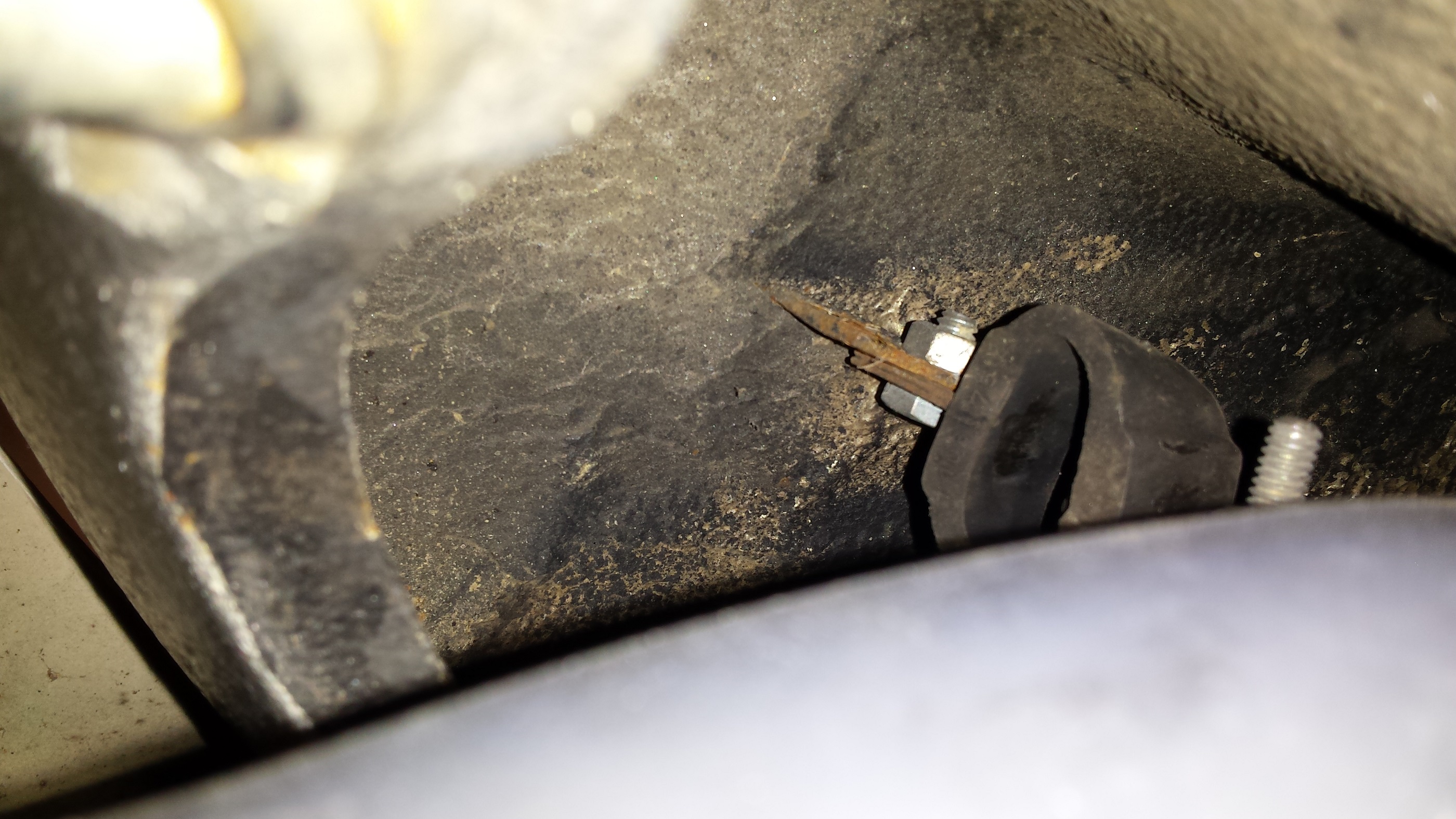 exhaust hanger2.jpg