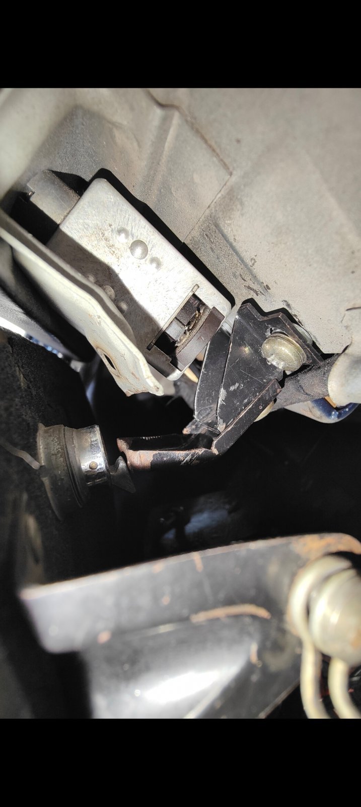 Fuse Door latch.jpg