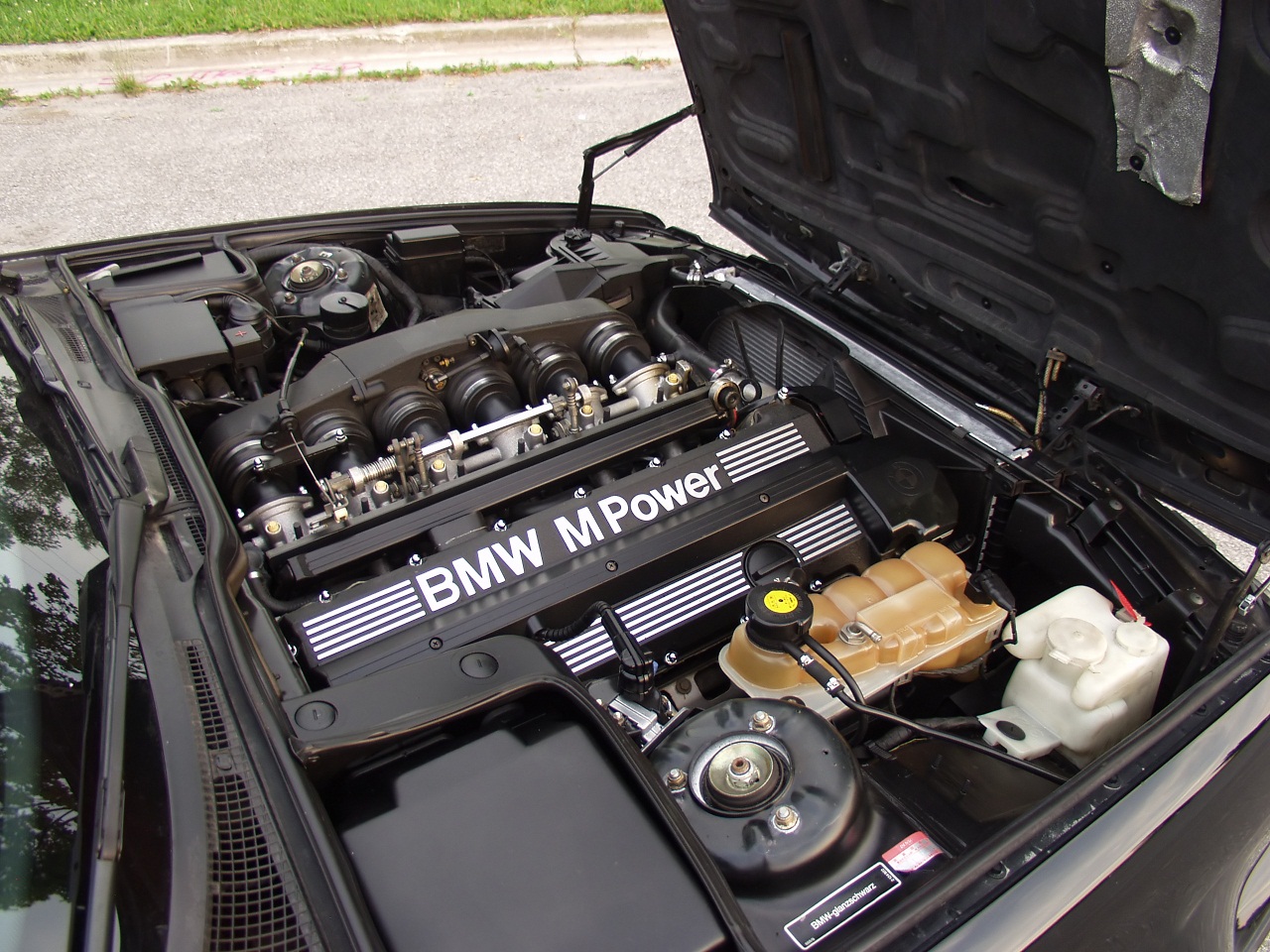 Мотор пятерка. BMW e34 m5 мотор. Мотор БМВ м5 е34. BMW m5 e34 engine. BMW m5 e34 двигатель.