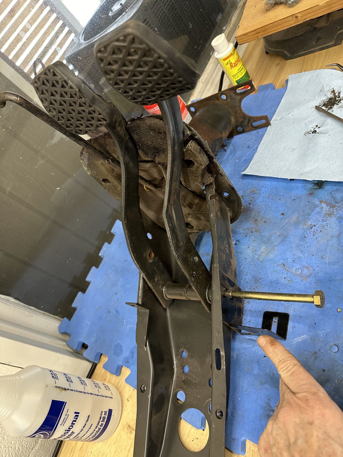 Pedal box assy and position of bracket 2.jpg