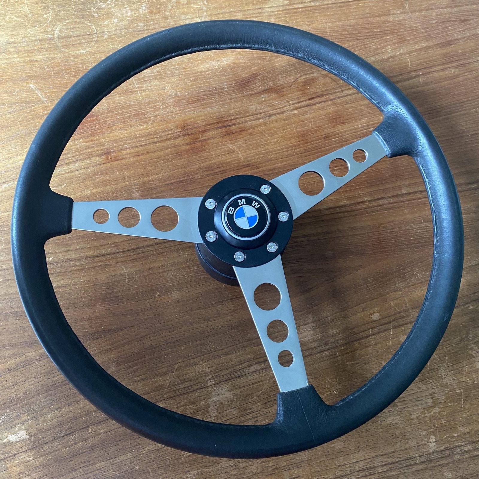 petri_sports_steering_wheel_400mm_2.jpg