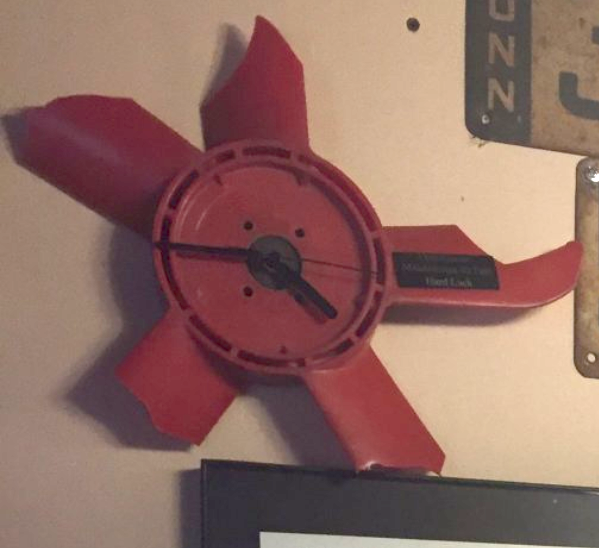 Red fan clock.png