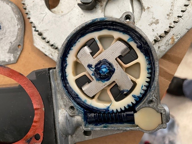 Regulator motor gear 1.jpg