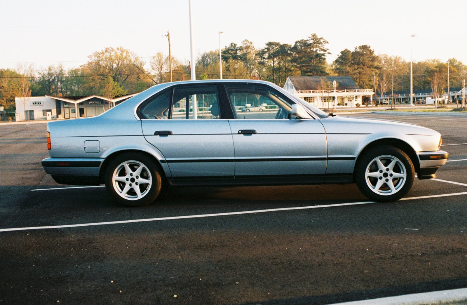 right profile view 0563598-R1-018-7A.jpg