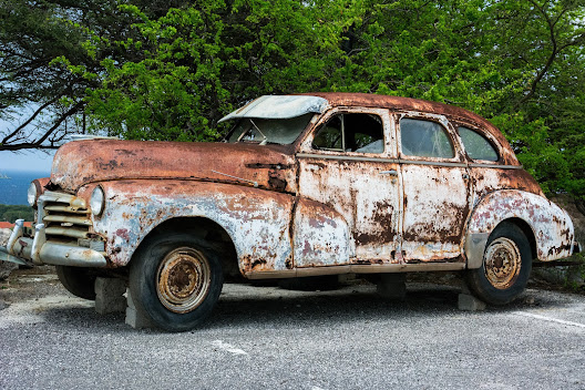 rusty-old-car-on-cinderblocks.jpg