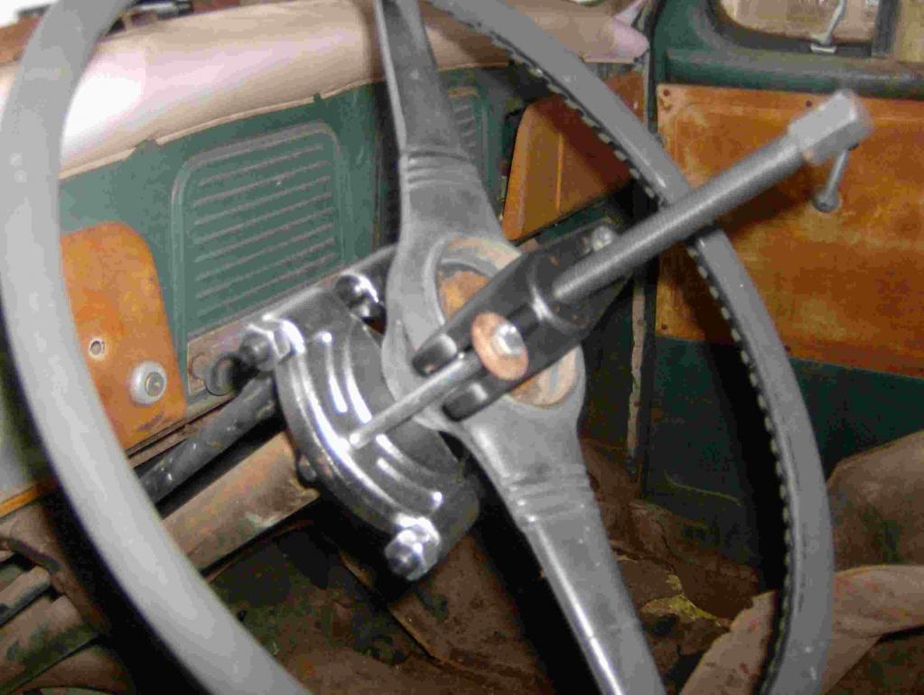 steering wheel puller 2.jpg