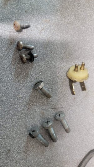 screwsAndSocket.jpg