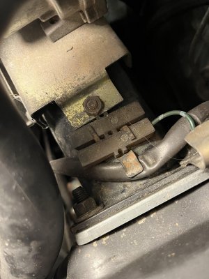 unknown elec component zoomed in.jpg