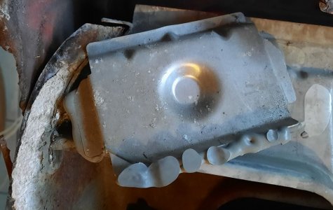 Alu at lock on frame.JPG