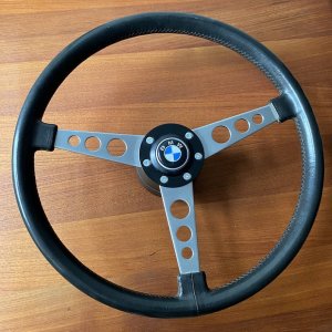 petri_400_bmw_sports_steering_wheel_2.jpg