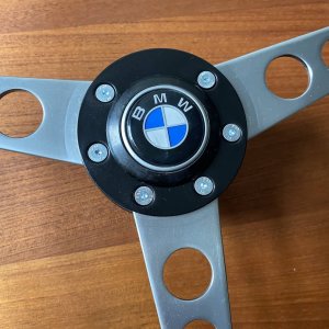 petri_400_bmw_sports_steering_wheel_3.jpg