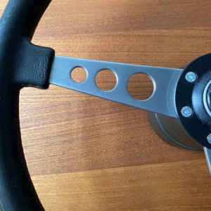 petri_400_bmw_sports_steering_wheel_4.jpg