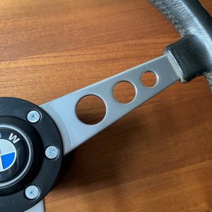 petri_400_bmw_sports_steering_wheel_6.jpg