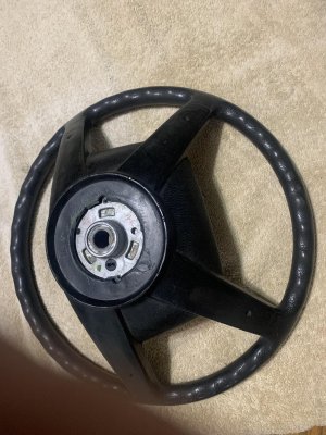 E12 steering wheel3.jpg