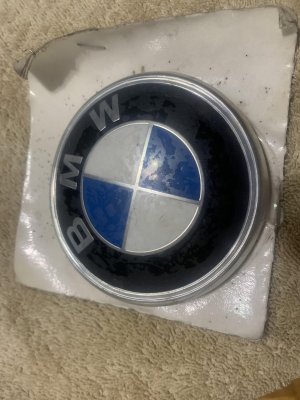 BMW frt hood emblem1.jpg