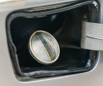 ZZ gas flap rubber.JPG