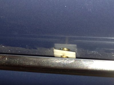 mounting pad with screw against body3.JPG