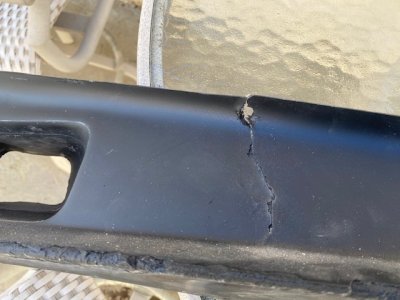 alpina chin spoiler crack s.jpg