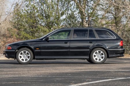 1999_bmw_528iT.jpg