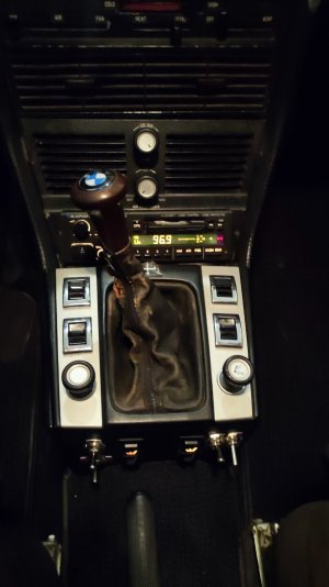 BMW E9 Schalter Mittelkonsole.jpg
