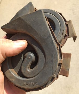 2800CS BMW E9 Horns 415hz & 330Hz.jpg