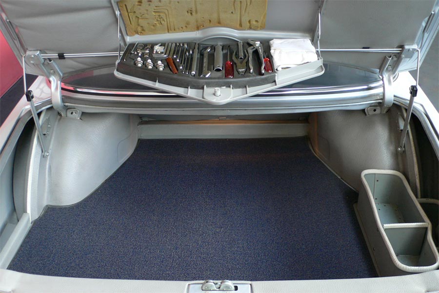 bmw_e9_trunk_carpet_3.jpg
