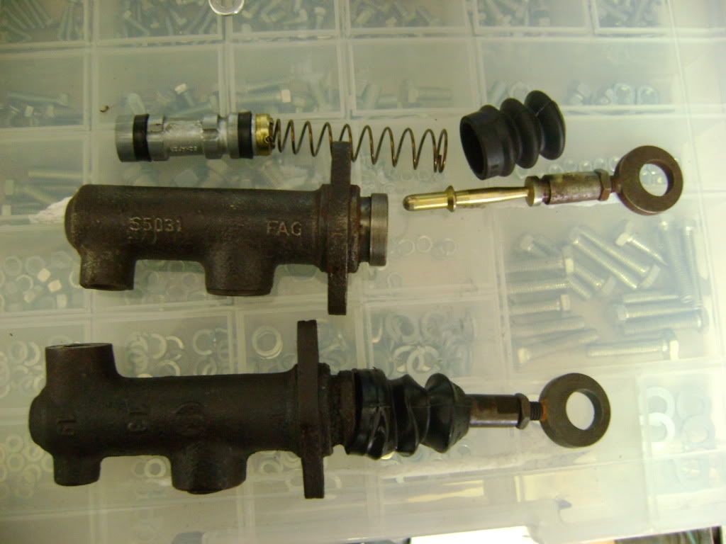 clutchmastercylinder001.jpg