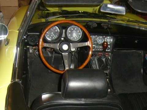 1974_Alfa_Romeo_Spider_For_Sale_Interior_1.jpg