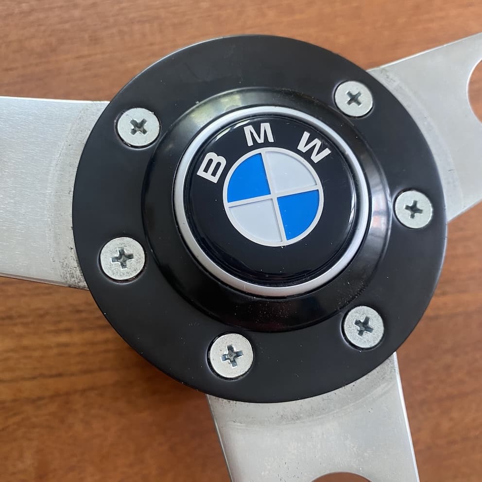 bmw-2002-petri-sports-steering-wheel_3.jpg