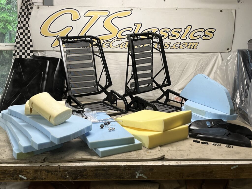 www.classiccarseats.com