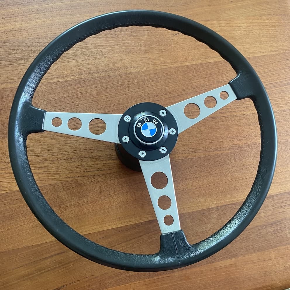 bmw-2002-petri-sports-steering-wheel_2.jpg
