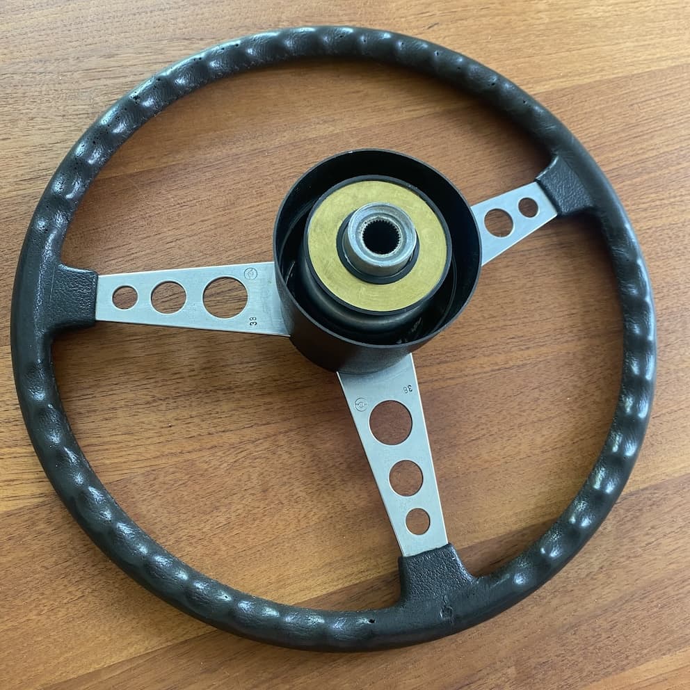 bmw-2002-petri-sports-steering-wheel_9.jpg