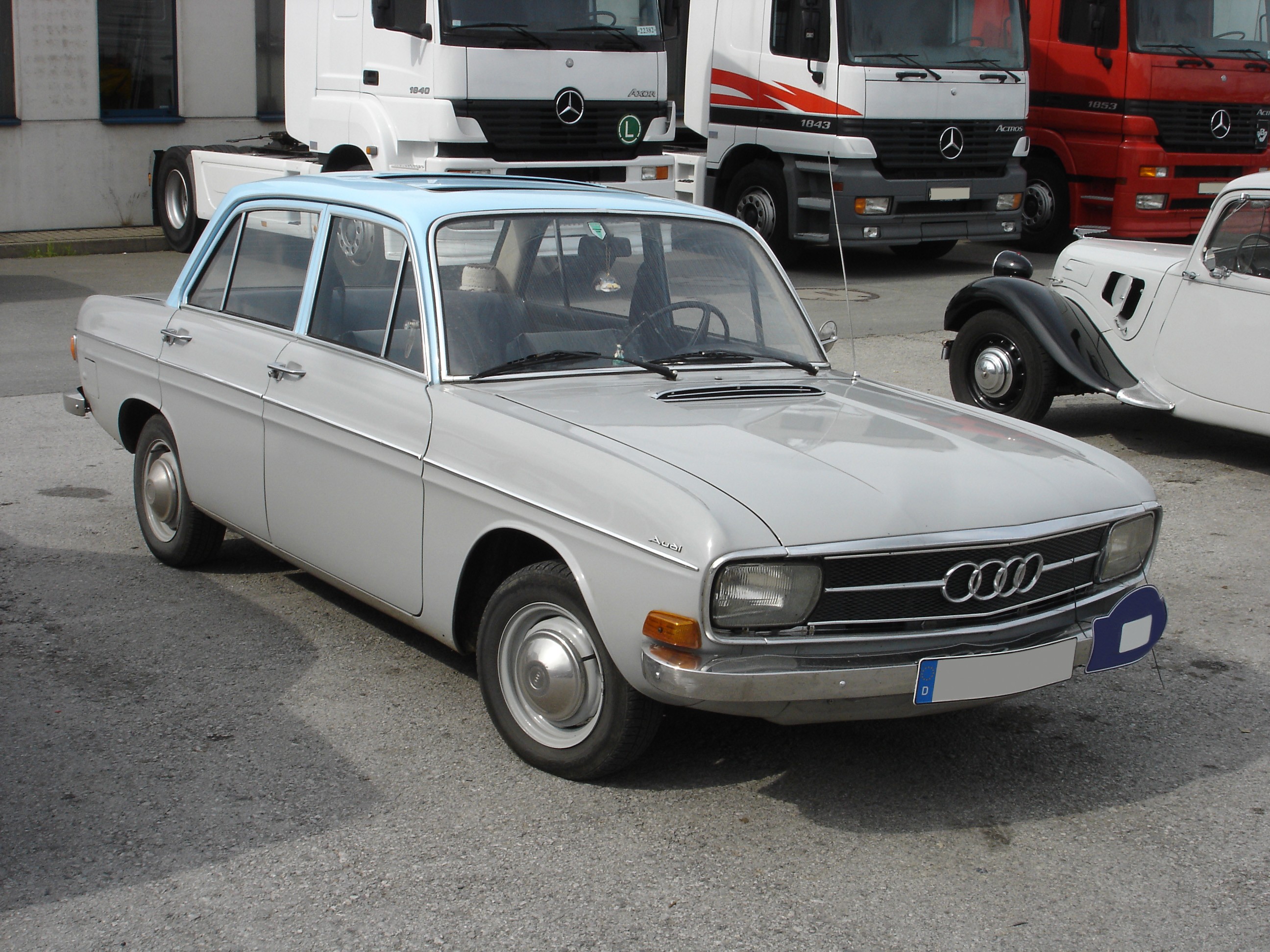 Audi-60L-Limousine.jpg