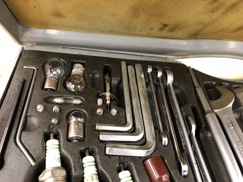 RwV82A1h.jpg